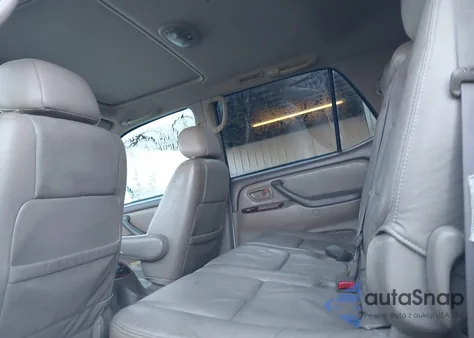 2002 Toyota Sequoia Sr5 V8 z USA, uszkodzony, nr VIN 5TDZT34A92S073435